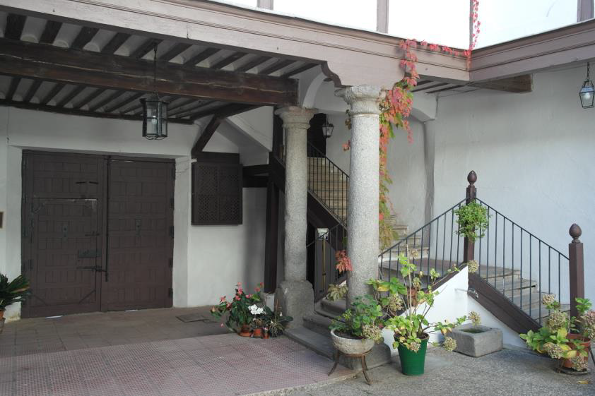 Venta de Casa Señorial en el Pueblo de Fuencarrral