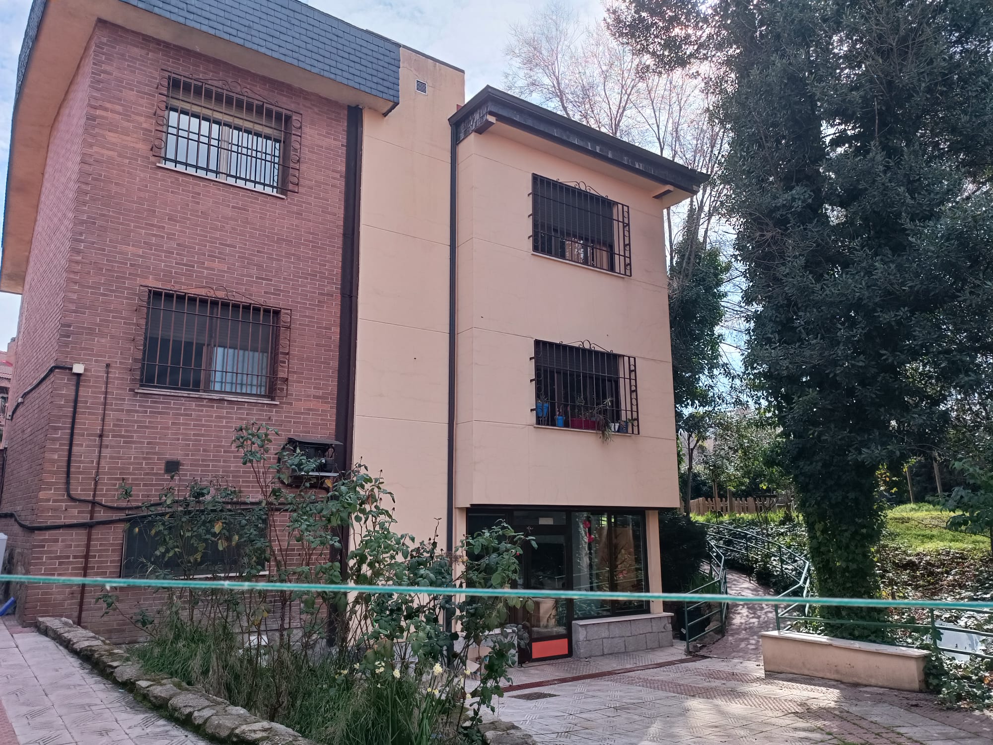 Venta de parcela con vivienda unifamiliar en Pozuelo de Alarcón